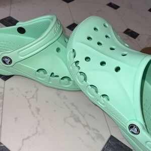 NEW NO BOX 10 MINT GREEN COLORED CROCS GORGEOUS GREEN neutral color